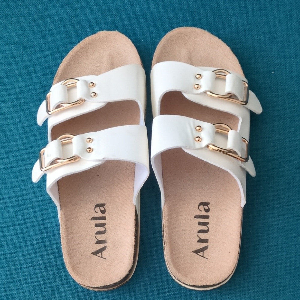 Never Worn. Arula White Sandals with Gold Accents - Size 8 See measurements
